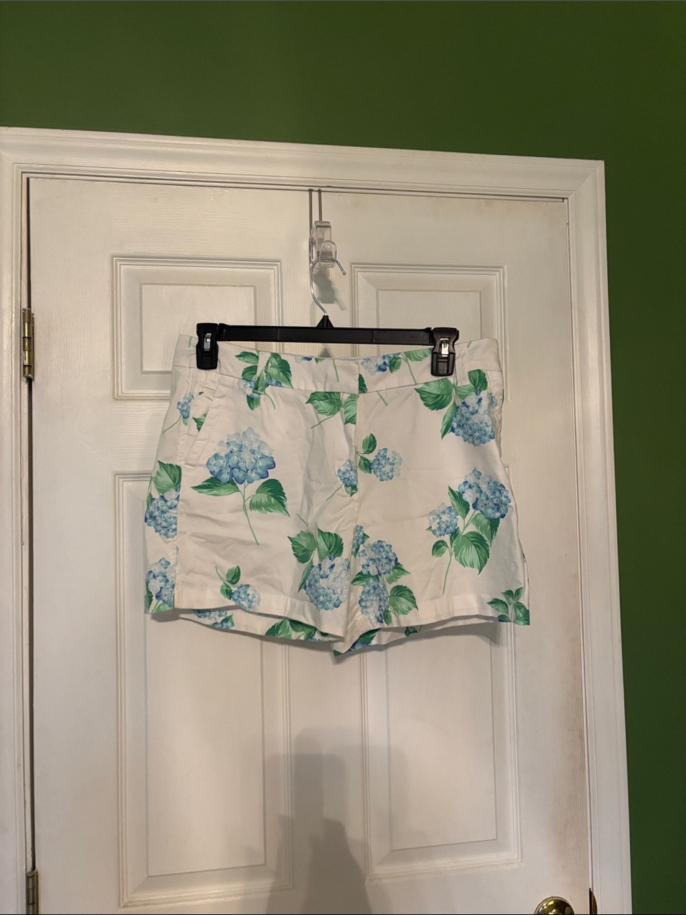 crown & ivy White Shorts with Blue Floral Hydrangea Print